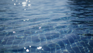 découvrez comment utiliser le bicarbonate de soude pour entretenir votre piscine et obtenir une eau claire et équilibrée grâce à notre guide essentiel.